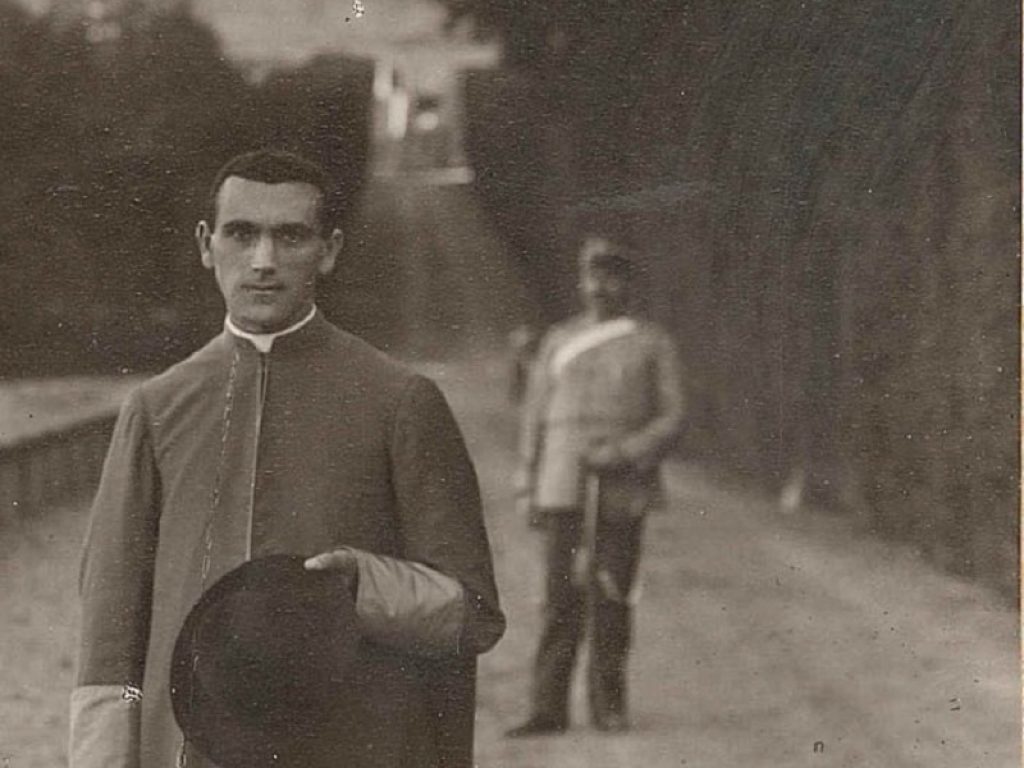 Lo storico Enrico Cavalli ricorda gli anni all'Aquila, come Arcivescovo, di Mons. Carlo Confalonieri, che poi diventerà Cardinale e Decano del Sacro Collegio