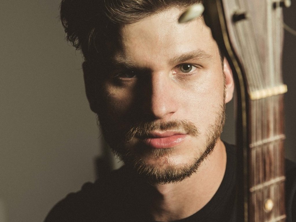 "On our own" il nuovo singolo di Damien McFly