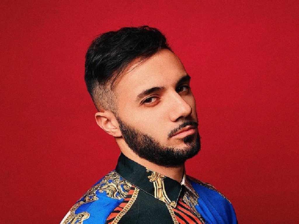 Alex Polidori canta "Un mare di plastica"