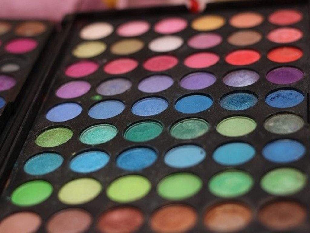 Il make-up ideale per lo sguardo con la mascherina