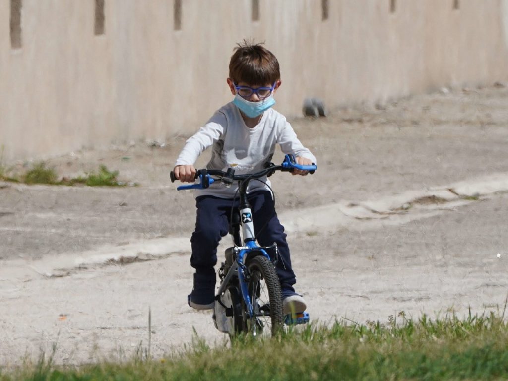 Mascherina chirurgica per bambini: 5 falsi rischi