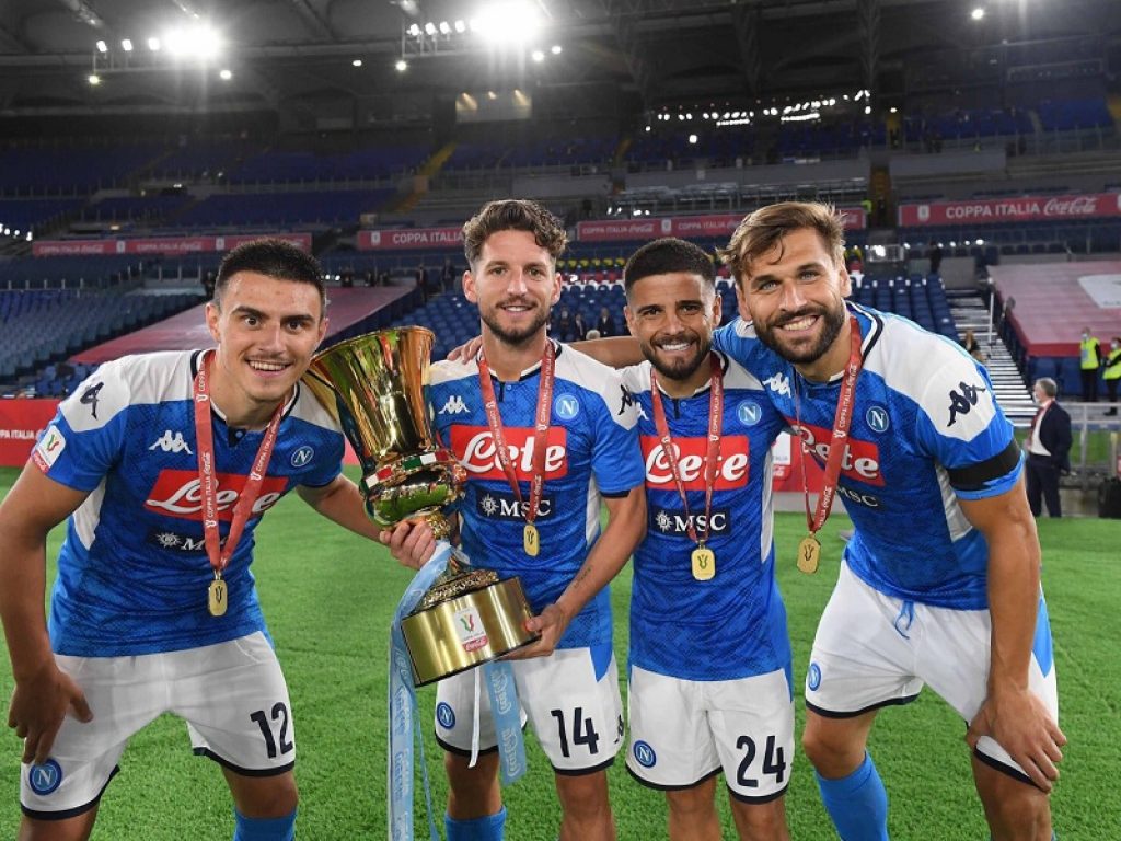Dopo il trionfo in Coppa Italia il Napoli di Gattuso si rituffa in campionato: il nuovo obiettivo degli azzurri è il quarto posto e la Champions.