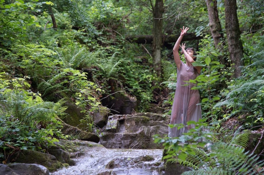 Una performance al festival Il giardino delle esperidi (ph. Luisa Mizzoni)