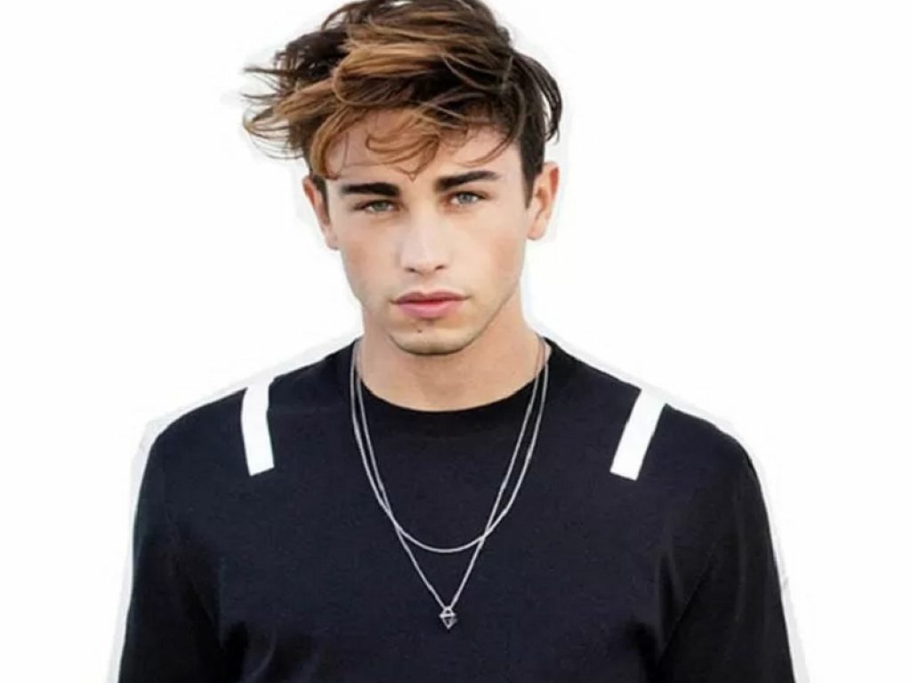 Riki tra pop ed elettronica racconta il suo Popclub pubblicato da Sony Music: "Con il nuovo disco mi metto a nudo"