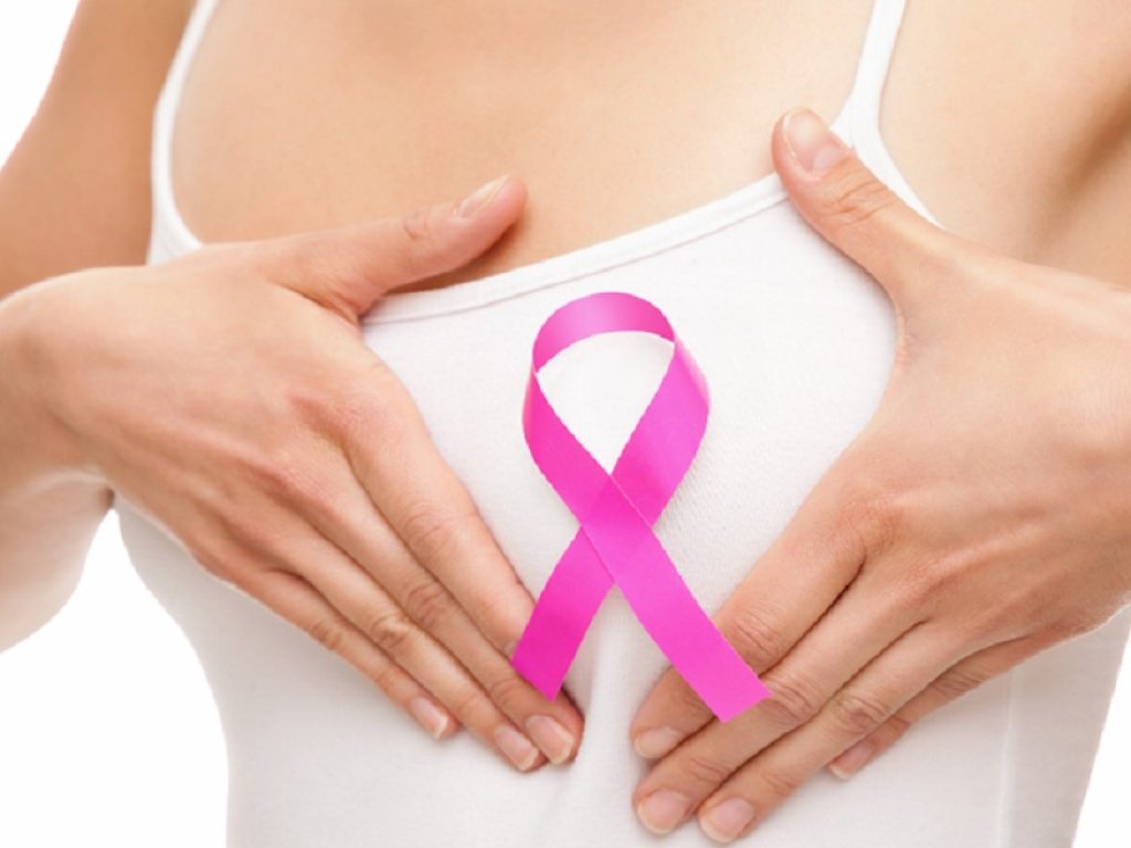 Tumore al seno: il trattamento con chemioterapia, terapia ormonale e un anticorpo anti-HER2 per 12 mesi rappresenta oggi lo standard di cura dopo l’intervento