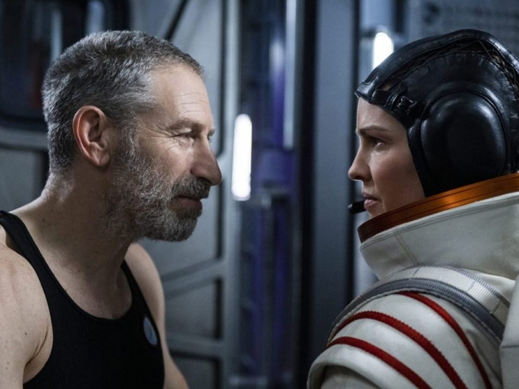 Away: Hilary Swank è una mamma astronauta diretta su Marte