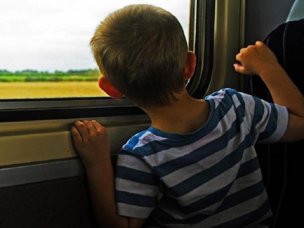 Il mal d'auto o cinetosi è un disturbo di cui soffre il 30% dei bambini, soprattutto tra i 3 i 12 anni. Come si manifesta e come prevenirlo