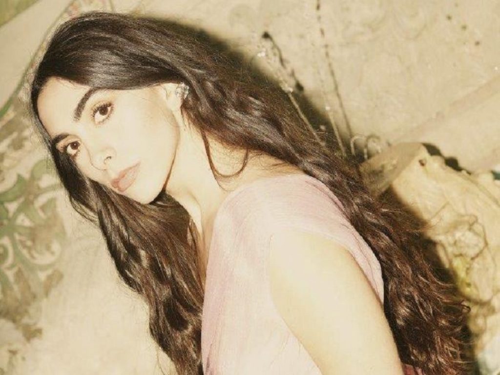 Ellynora racconta del nuovo singolo e dell'album