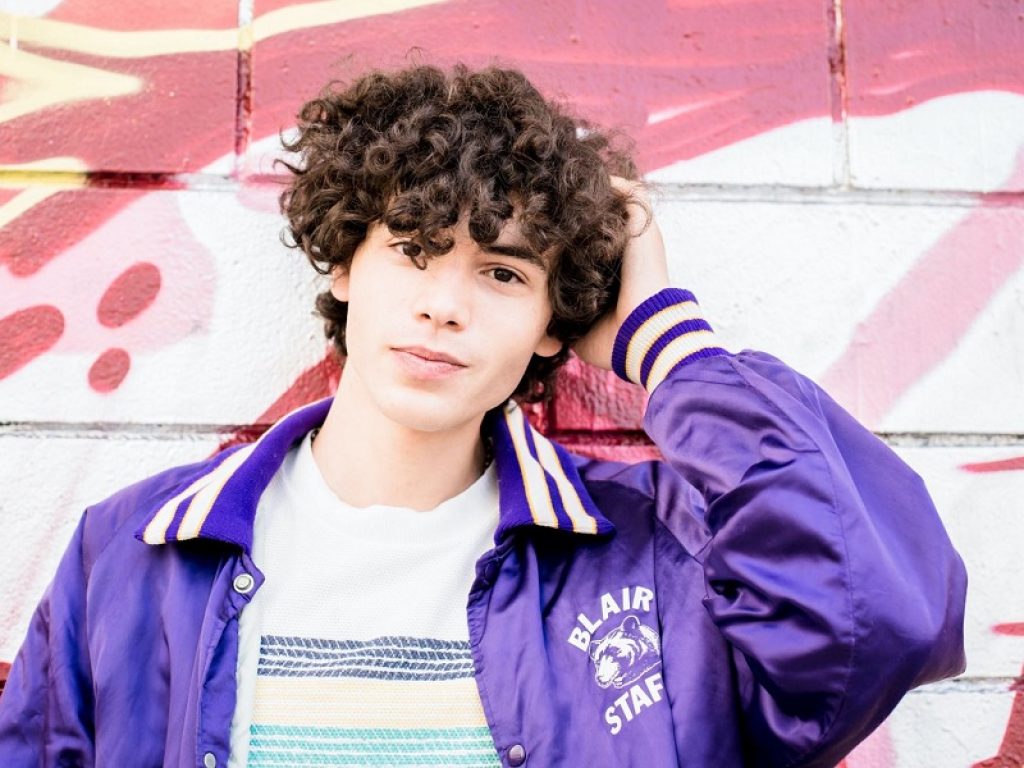 Fellow, pseudonimo del giovane cantautore astigiano Federico Castello, conquista la finale della 63esima edizione del Festival di Castrocaro