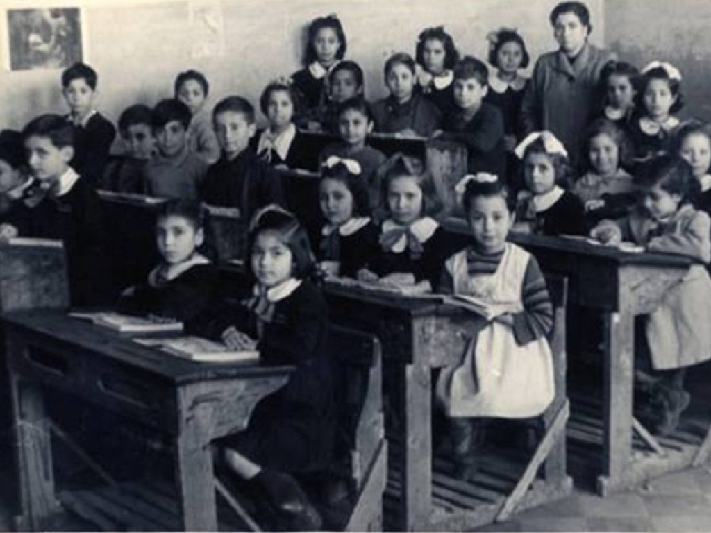 "Maestre di frontiera - Storie di piccole scuole nel lungo corso del XX secolo" è il nuovo Quaderno delle Piccole Scuole disponibile online