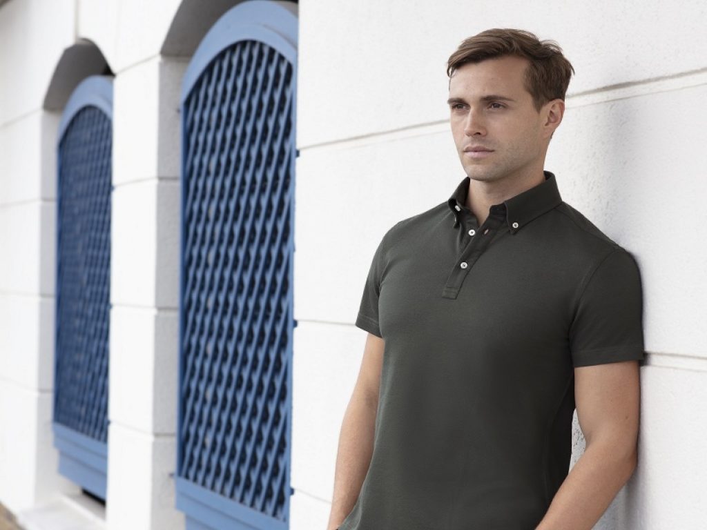 Apposta, il native digital brand che offre ai clienti la possibilità di creare e acquistare camicie Made in Italy su misura propone la camicia "smart"