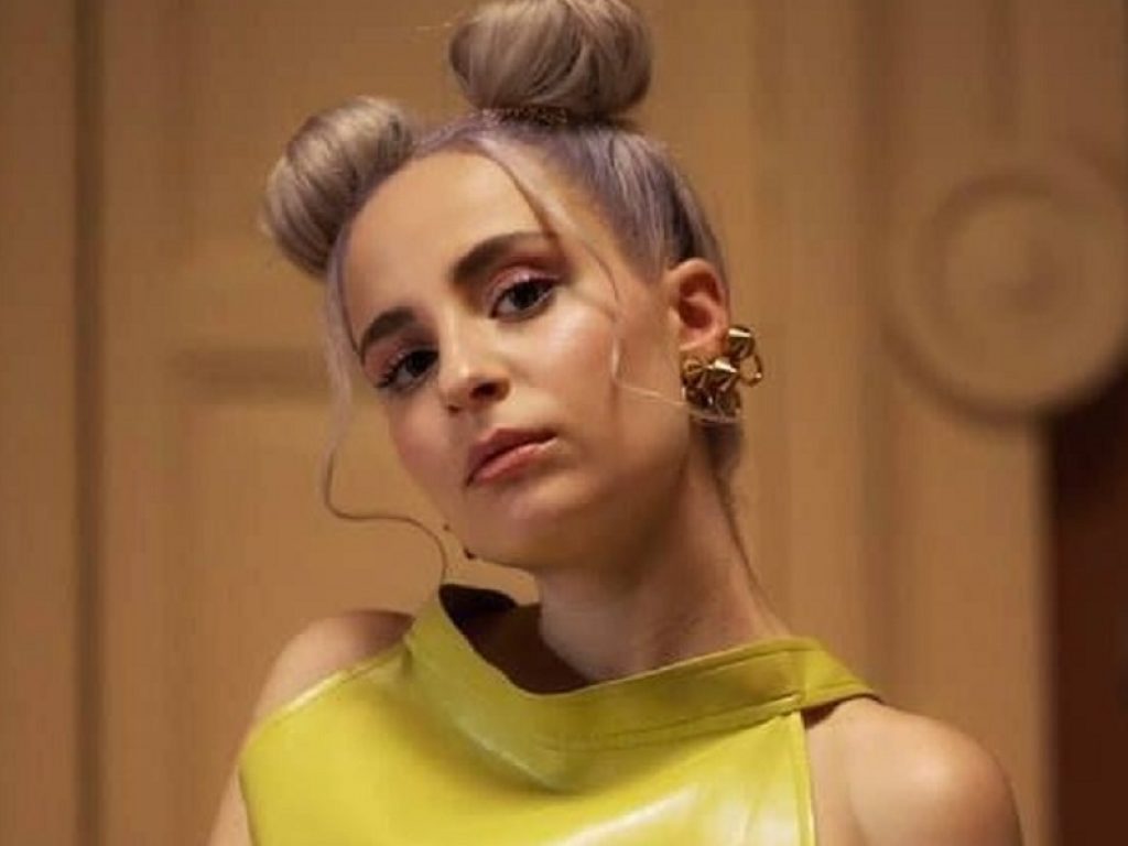 Cara annuncia il suo primo EP. Fuori il 6 novembre "99", lavoro arriva dopo il successo de "Le feste di Pablo"