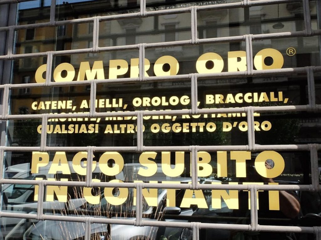 Con la crisi legata al Covid-19 cresce il numero di italiani che si rivolge a compro oro e banco dei pegni per ottenere liquidità: lo denuncia il Codacons