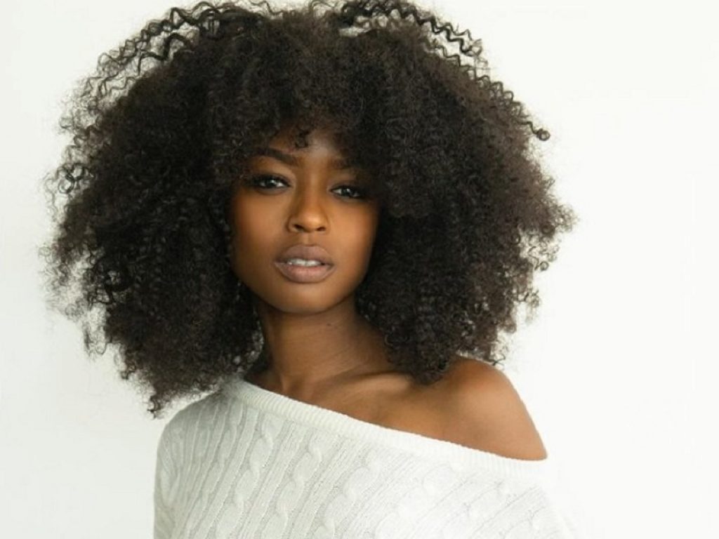 Javicia Leslie è la nuova Batwoman. L’attrice nella serie di The CW sostituirà Ruby Rose, che sui social si è congratulata con la collega