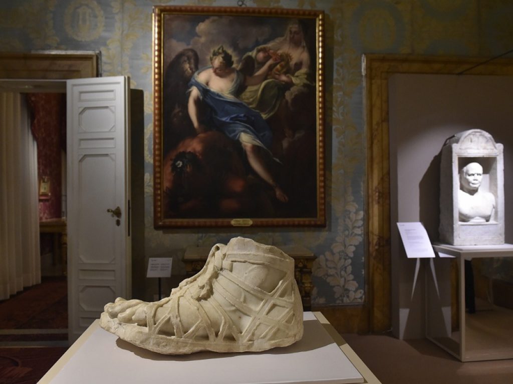 Ai piedi degli dei: visite guidate gratuite alla mostra