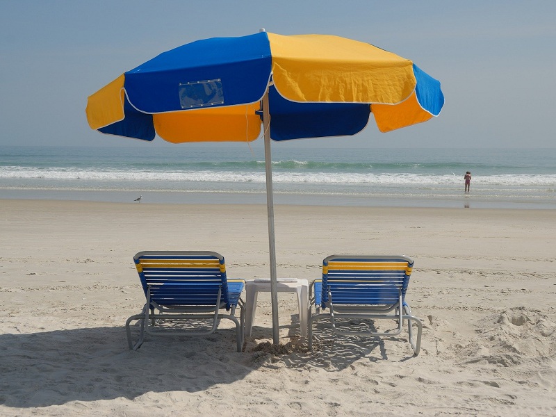 Bonus vacanze, rincari ombrelloni spiaggia libera