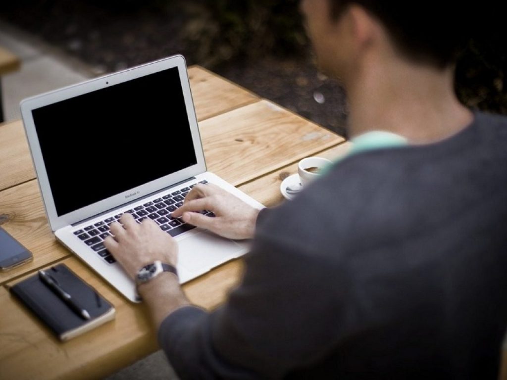 La denuncia dell'associazione Consumerismo: è flop per il Bonus Pc, utilizzato solo il 25% delle risorse messe a disposizione dal Governo