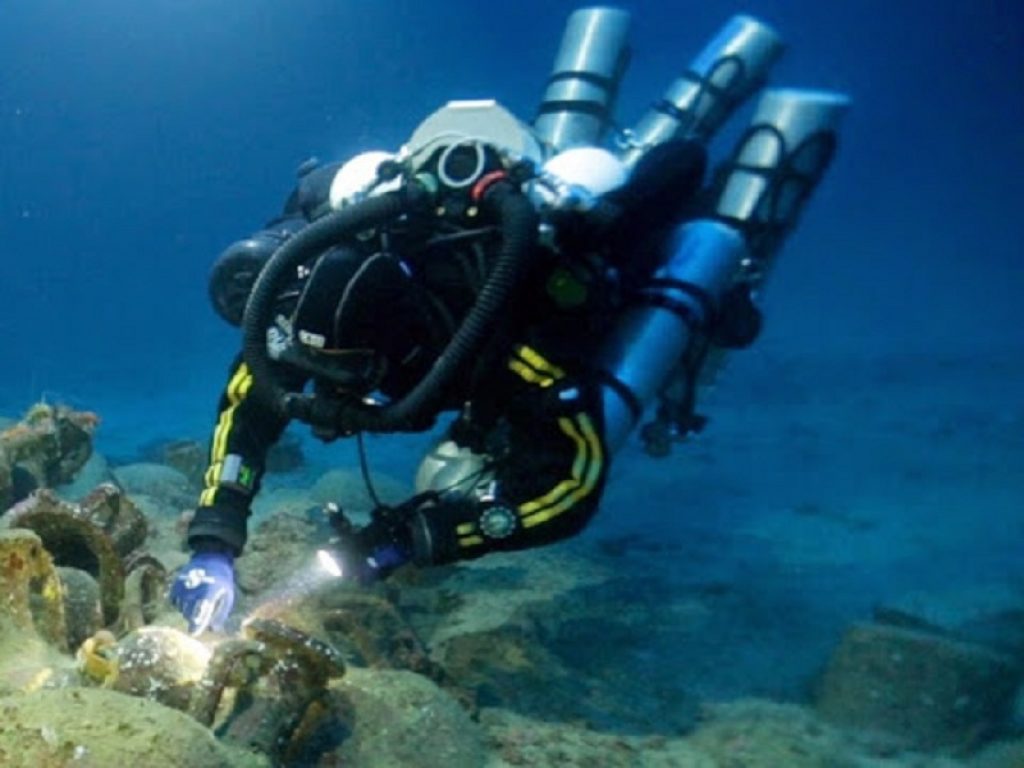 Scoperto il relitto di un’antica nave oneraria nel mare di Siracusa: contiene un ingente carico di ceramiche da mensa di epoca tardo antica