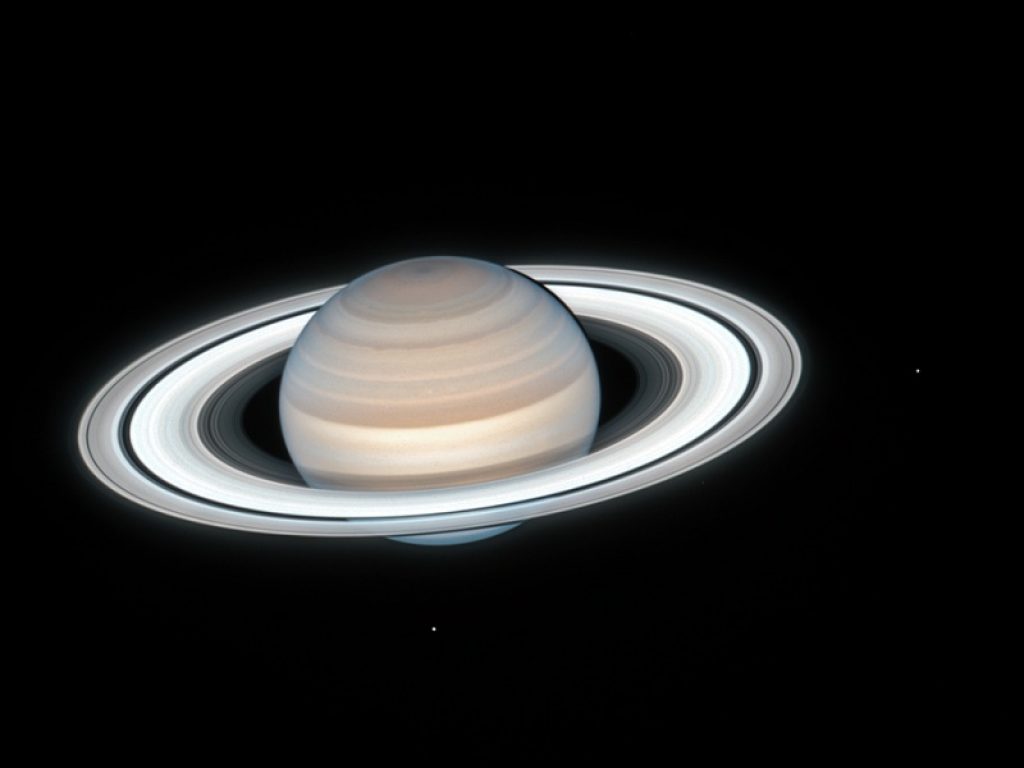 Hubble immortala l'estate su Saturno, crisalide