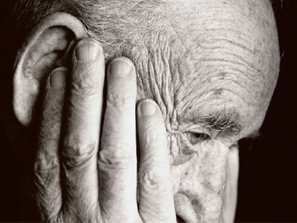 Studio italiano ha scoperto sei nuove varianti geniche alla base dell’Alzheimer e studiato un punteggio di rischio poligenico per identificare i soggetti ad alto rischio