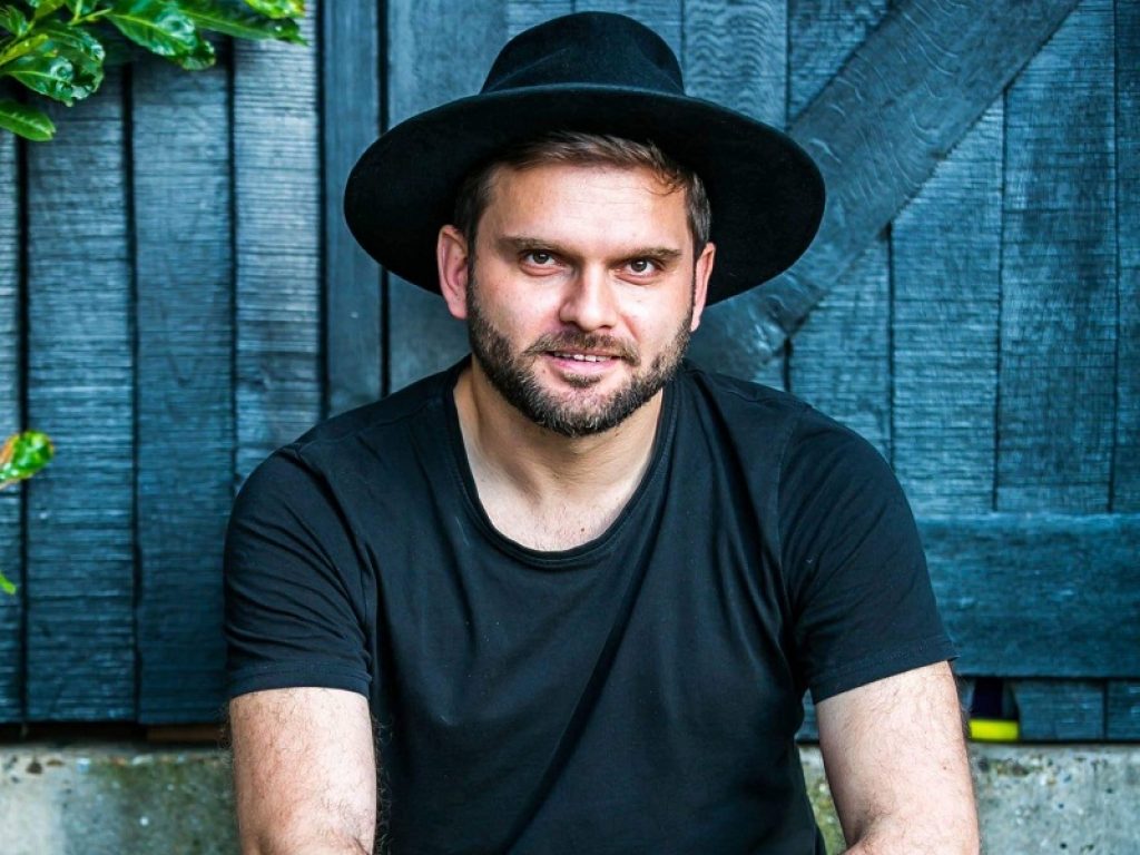 Sta per uscire "Un momento" di Danilo Sapienza