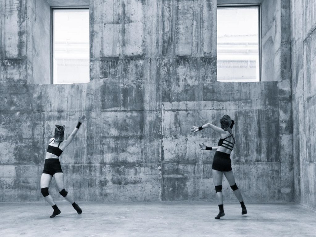 Maratoneti, saltatori e cestisti, ma anche ginnasti e ballerini sono i più esposti al rischio di frattura da stress: ecco come prevenirla