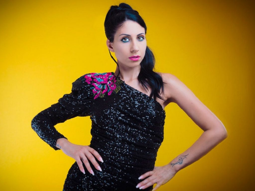 Maky Ferrari in radio con "Latte e biscotti remix"