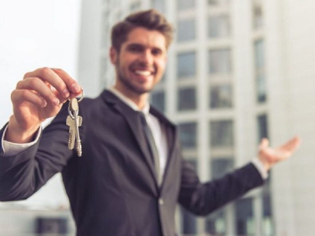 L'agente in mediazione immobiliare è una professione per la quale è richiesta una speciale abilitazione dello Stato: attenzione agli abusivi