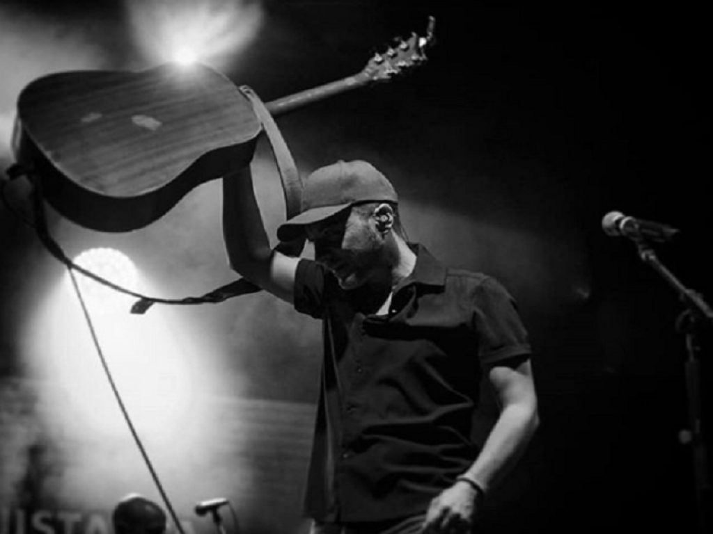 Dario Sansone canta la storica "Voce 'e notte"