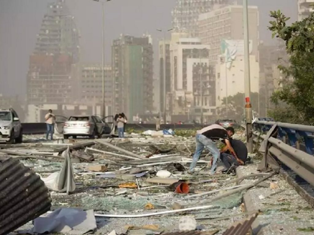 Strage in Libano: esplosioni in un deposito di nitrato di ammonio al porto di Beirut provocano decine di morti e migliaia di feriti