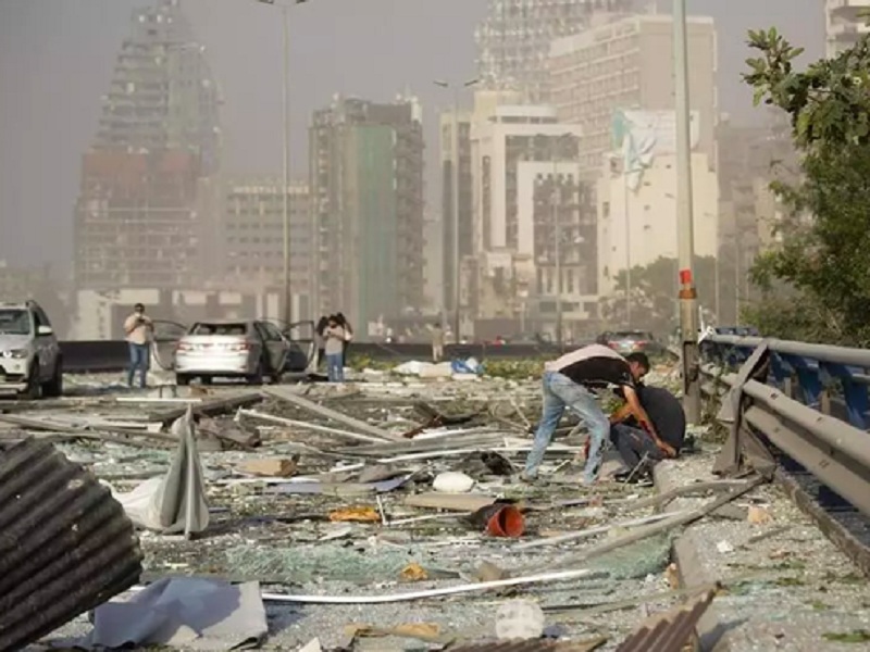 Strage in Libano: esplosioni in un deposito di nitrato di ammonio al porto di Beirut provocano decine di morti e migliaia di feriti