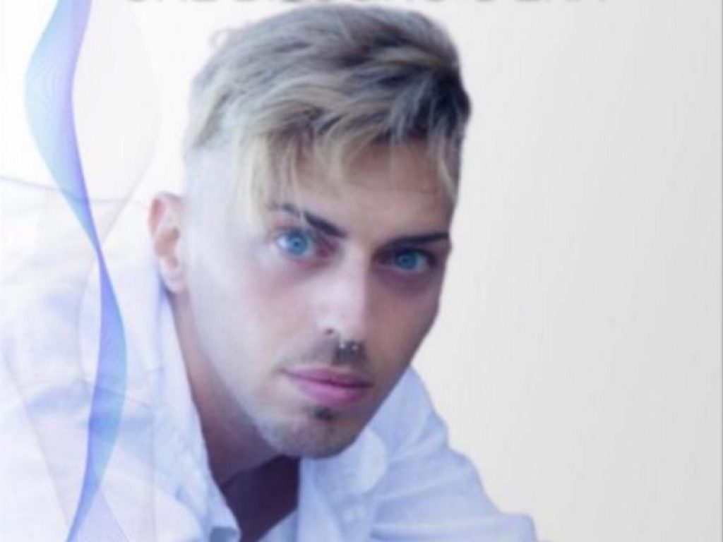 Gabriele Versaci debutta con "Che bisogno c’era"