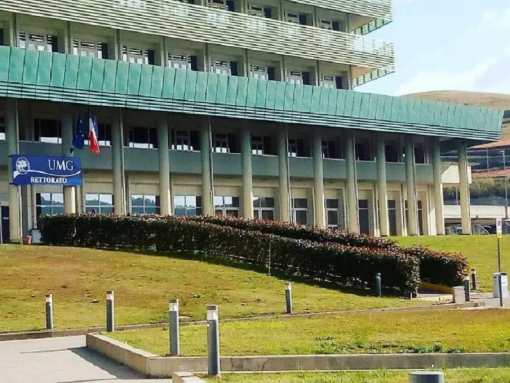 Il Pugliese tenta di scaricare i malati “scomodi” a Germaneto