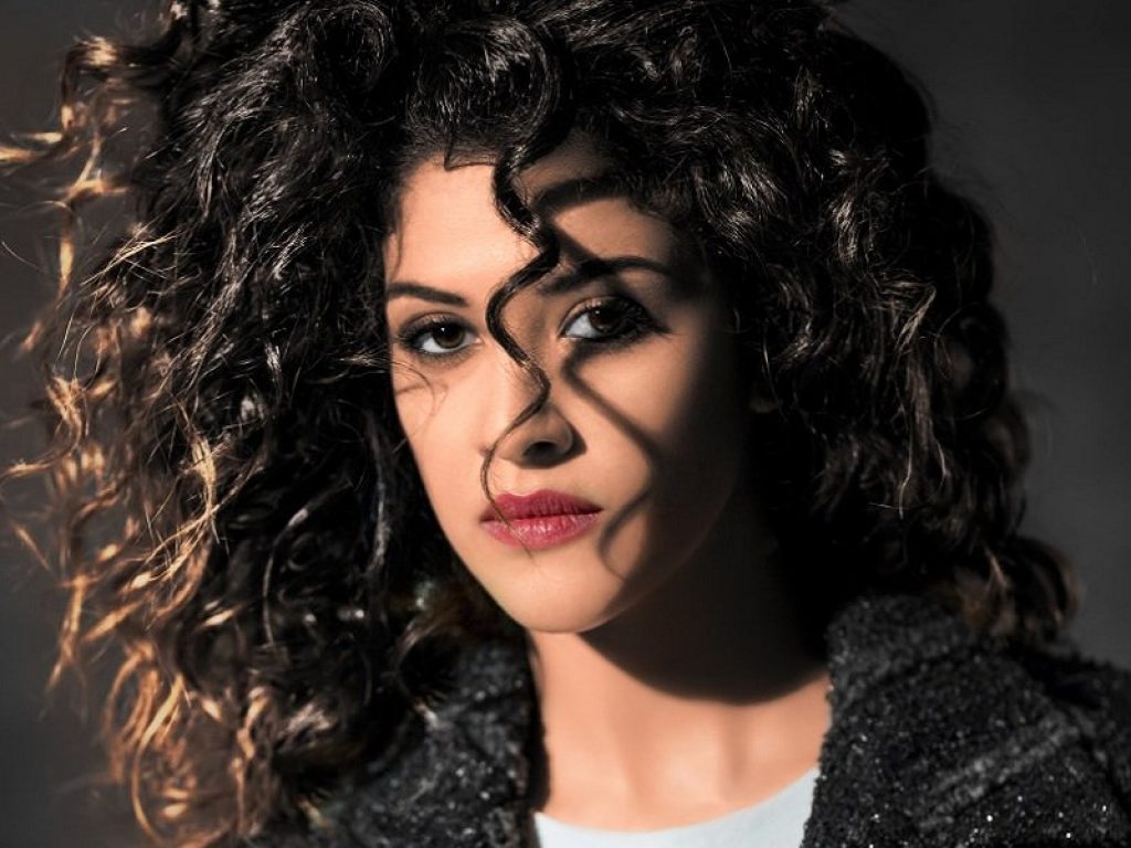 Jaqueline online con il video di Arizona