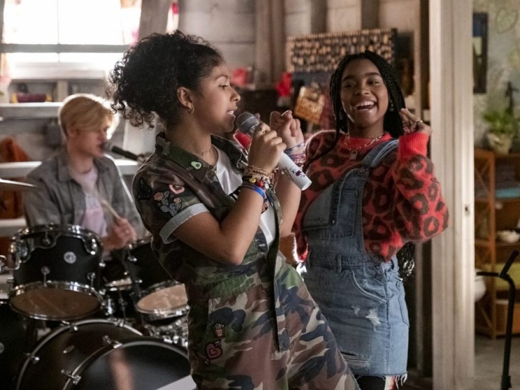 Julie and the Phantoms in arrivo su Netflix