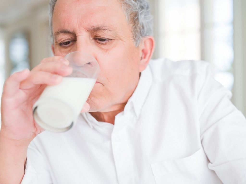 Latte vaccino A2: un elisir per gli anziani