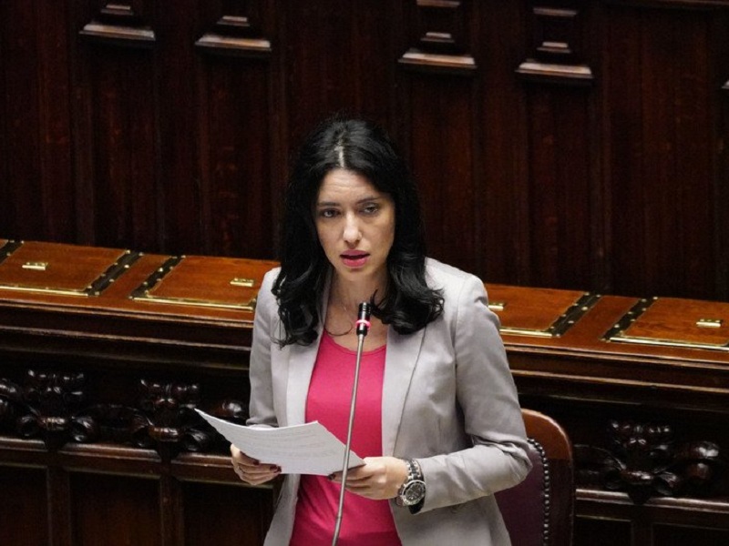 La Lega presenta al Senato la mozione di sfiducia contro la ministra dell'Istruzione Azzolina: "Ha perso molti mesi preziosi in chiacchiere"