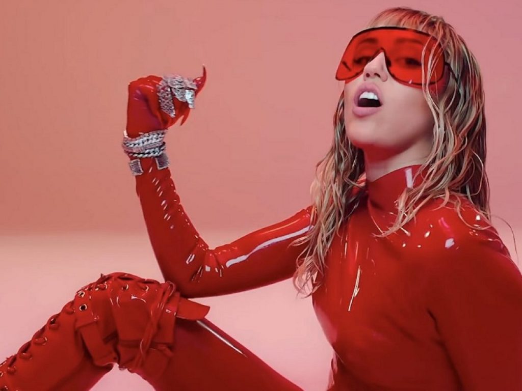 Miley Cyrus svela in anteprima un estratto del suo nuovo singolo