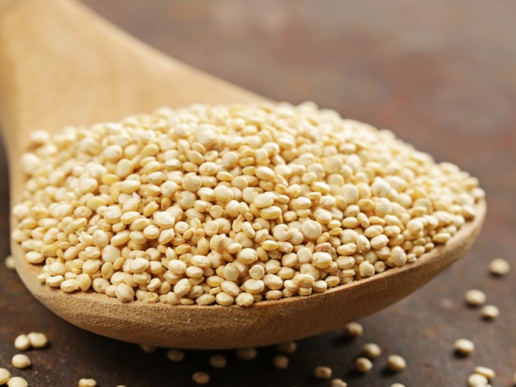 Quinoa, grano saraceno e riso venere: l'insalata gluten free e i cibi detox