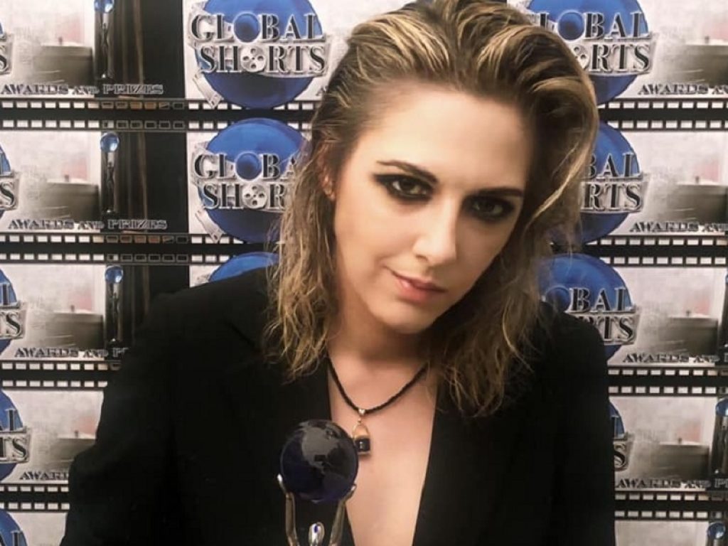 La regista italiana Samantha Casella, pluripremiata per il suo ultimo corto "To A God Unknown", inizia le riprese del suo primo lungometraggio "The Fall OF Time"