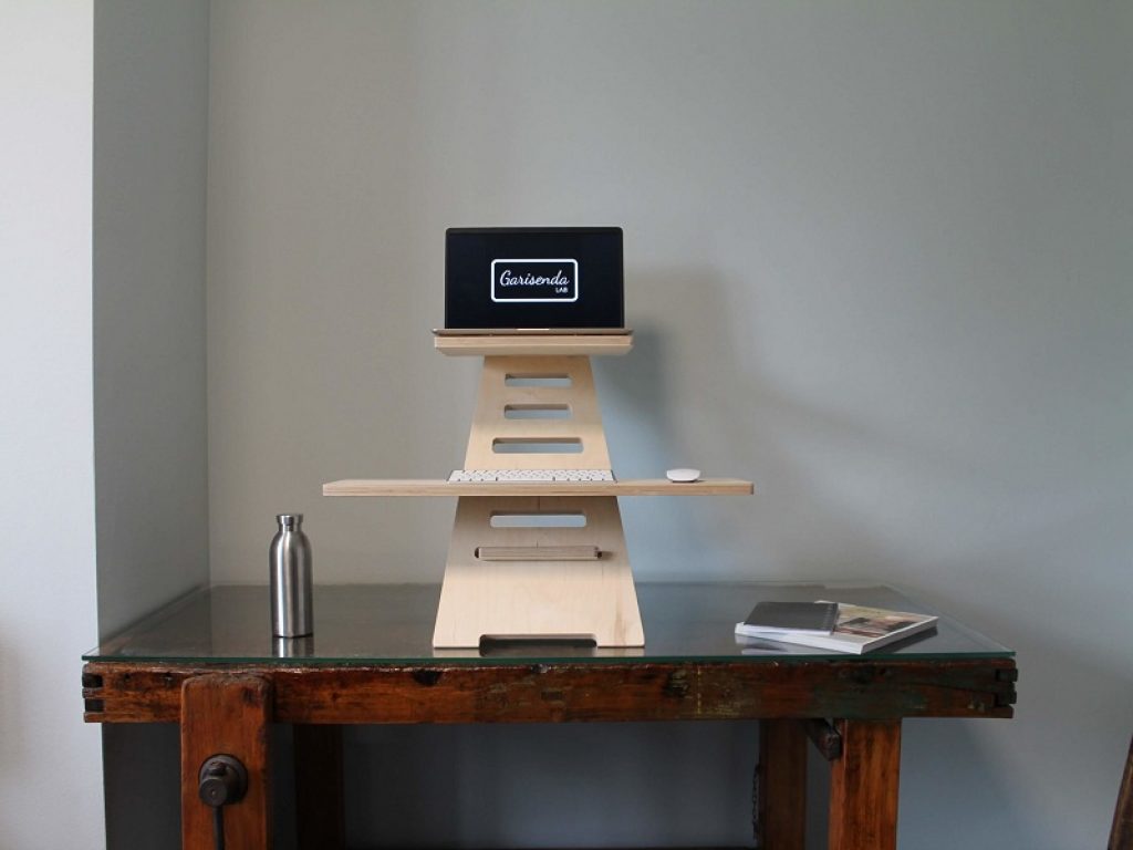 La scrivania per lavorare in piedi arriva in Italia