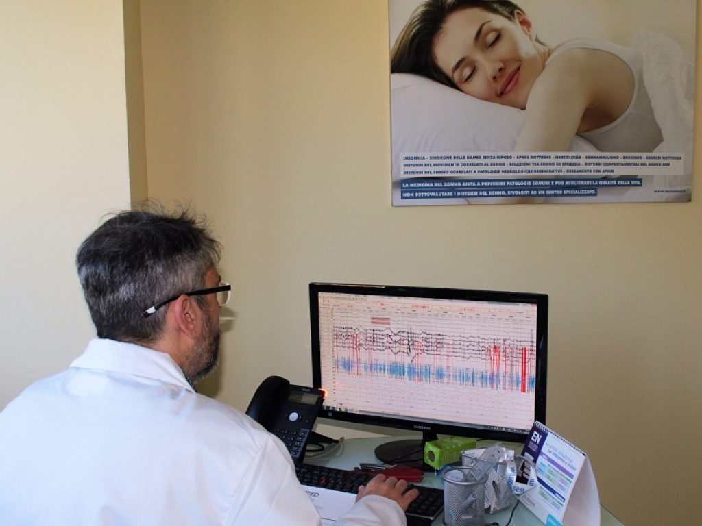 Apnee notturne del sonno: uno studio di telemedicina grazie a venti apparecchi Auto-CPAP capaci di essere sempre online