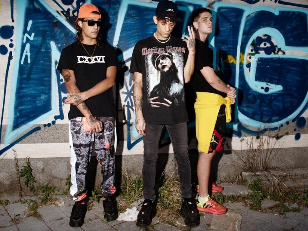 Close Listen online con il nuovo "Hell Of Fame"