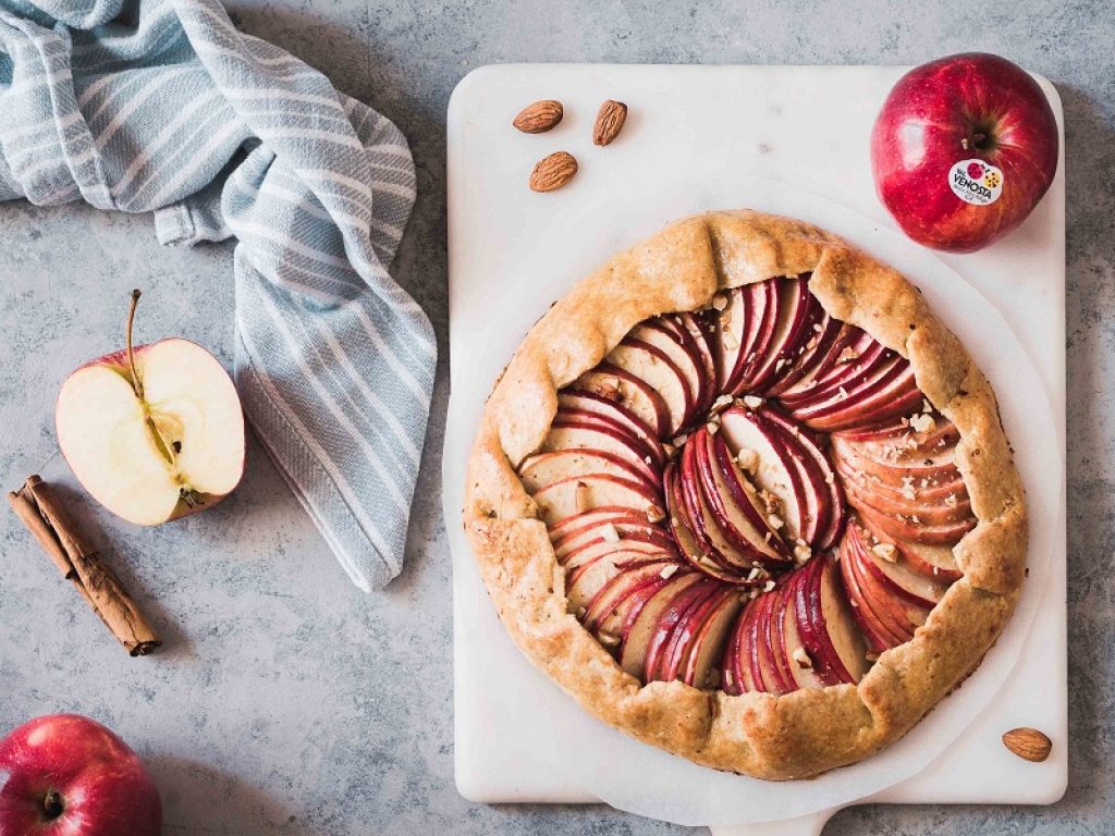 La ricetta della Galette di mele Gala Val Venosta e mandorle ideale con l'arrivo della prima mela culle nostre tavole