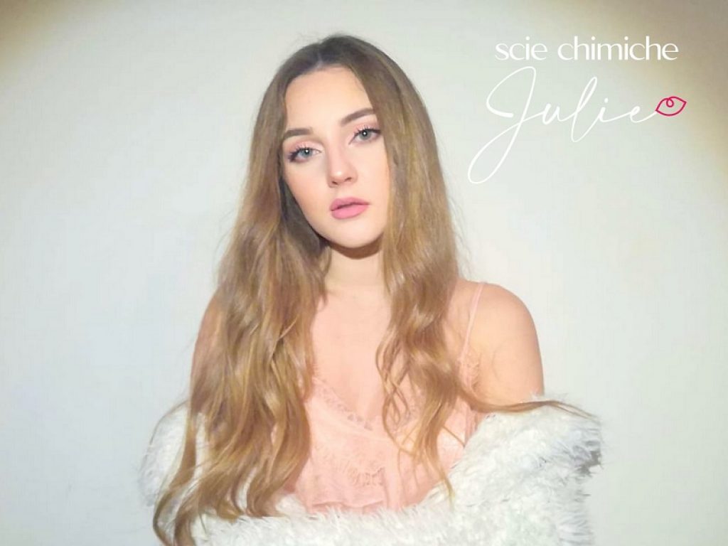 Julie debutta con il singolo "Scie chimiche"