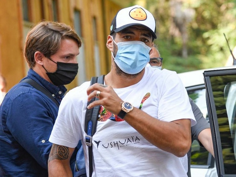 Perugia, la Procura: “La Juventus si attivò per l’esame farsa di Suarez, emergono ipotesi di reato”. Disposte quattro misure cautelari, ma l'inchiesta sembra destinata ad allargarsi