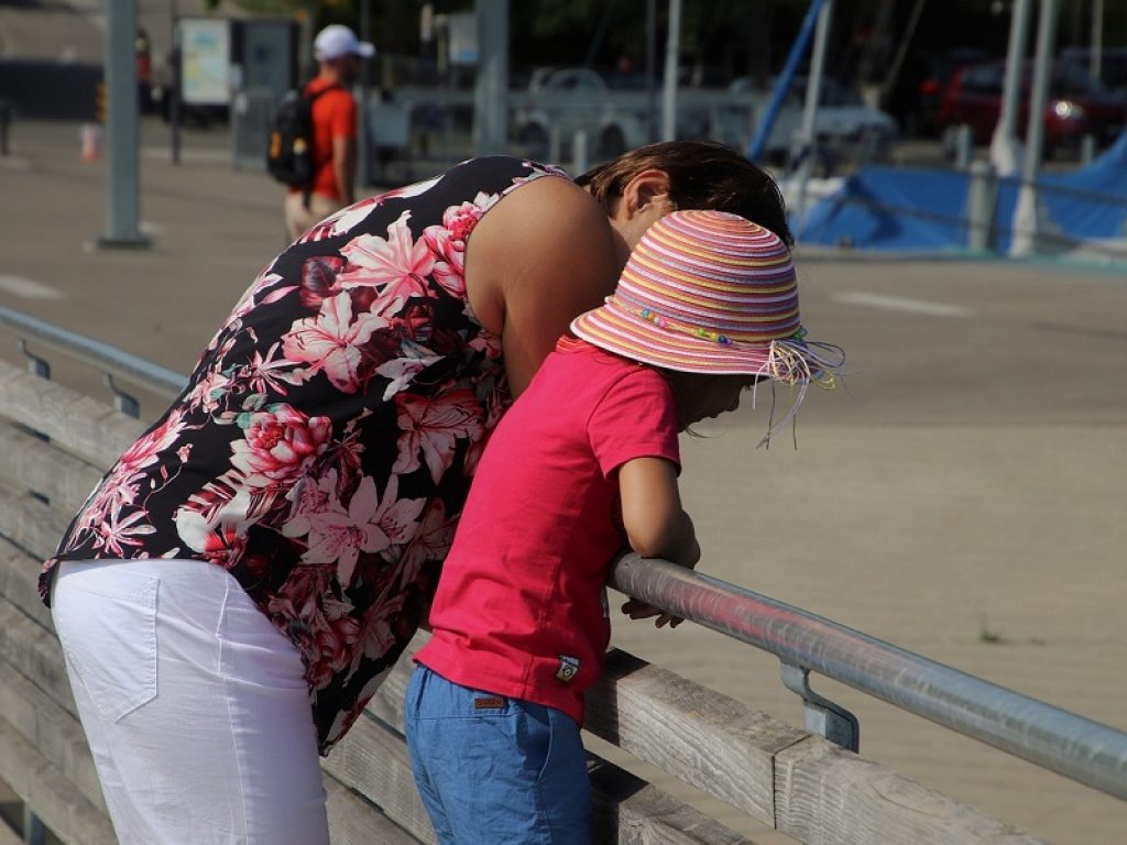 Nell’epoca post Covid è boom nuove baby sitter: più adulte e con paga più bassa secondo il rapporto annuale del portale Yoopies