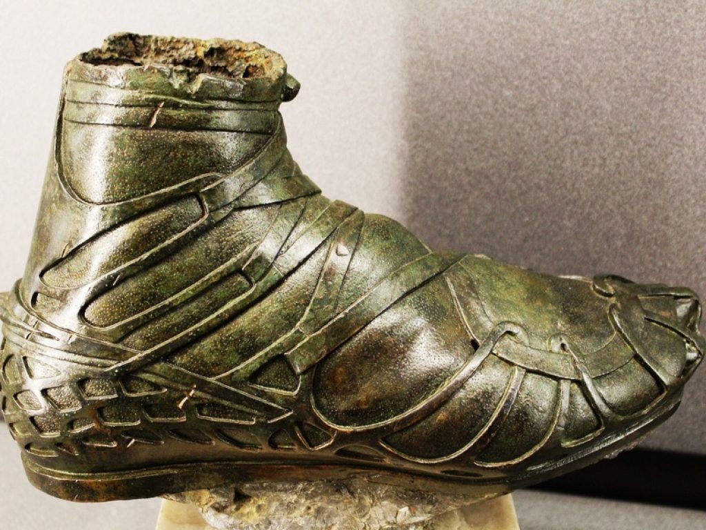 La mostra virtuale degli Uffizi "NOME" vede protagonisti i capolavori della scultura greco-romana: scarpe indossate da divinità, eroi e imperatori