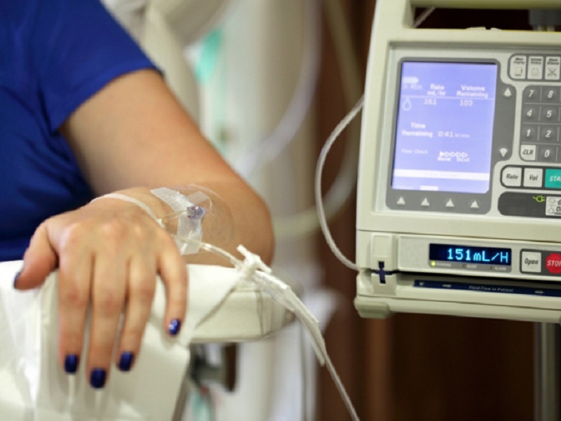 Secondo uno studio pubblicato su Nature Medicine i pazienti oncologici in chemioterapia potrebbero non essere protetti da due dosi di vaccino anti Covid