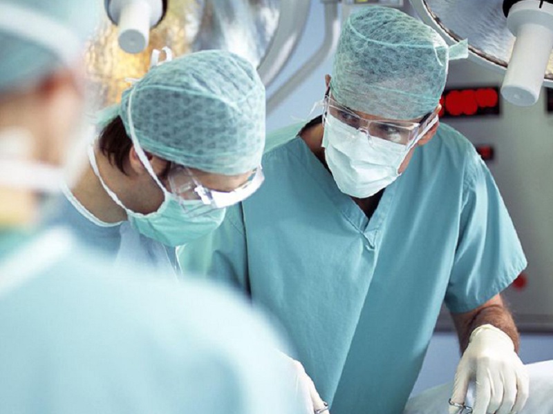 Nel 50% di chi soffre di obesità candidabili alla procedura di chirurgia bariatrica coesistono due condizioni, l’ernia iatale e il reflusso gastroesofageo